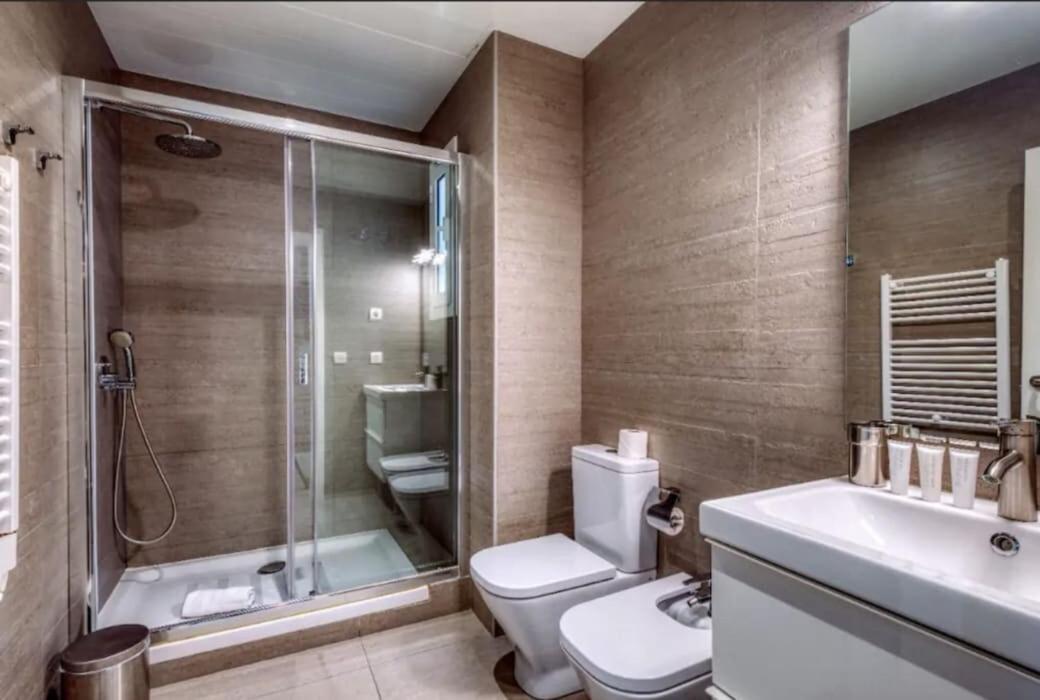 Beautiful 4Bd 4Ba Apartment In Eixample District Barcelona Exteriör bild